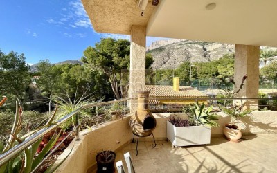 Acogedor apartamento con gran terraza en Sierra Altea Golf.